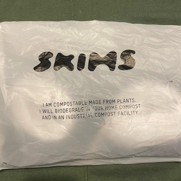 Skims 32B push-up, t-shirt everyday bra NWT - Picture 4 of 5